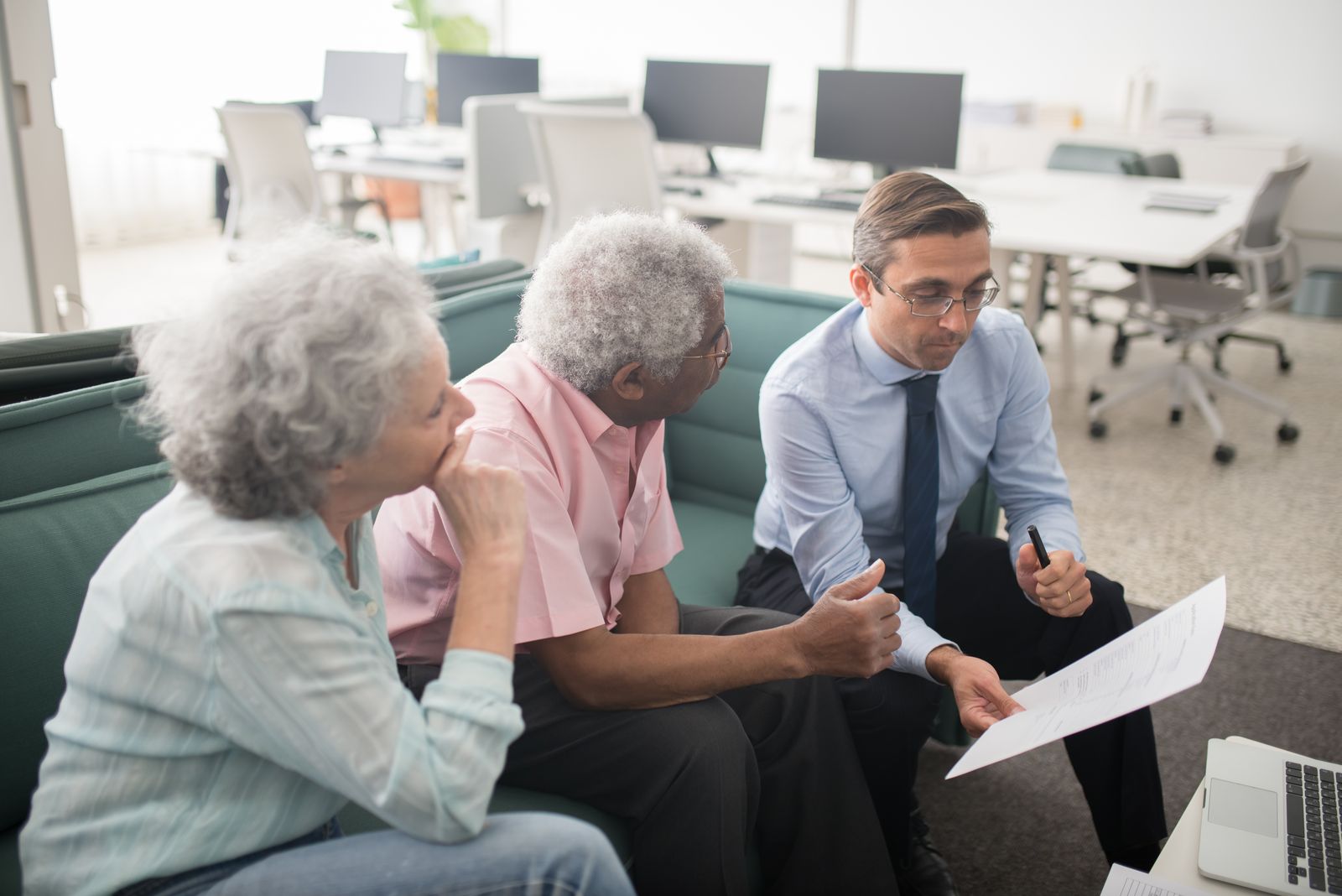 An Evergreen advisor walking a client through plan options